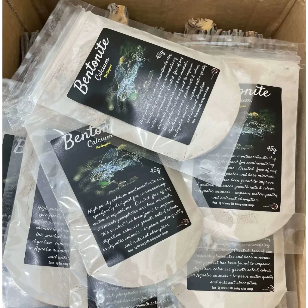 Packets of bentonite calcium clay.